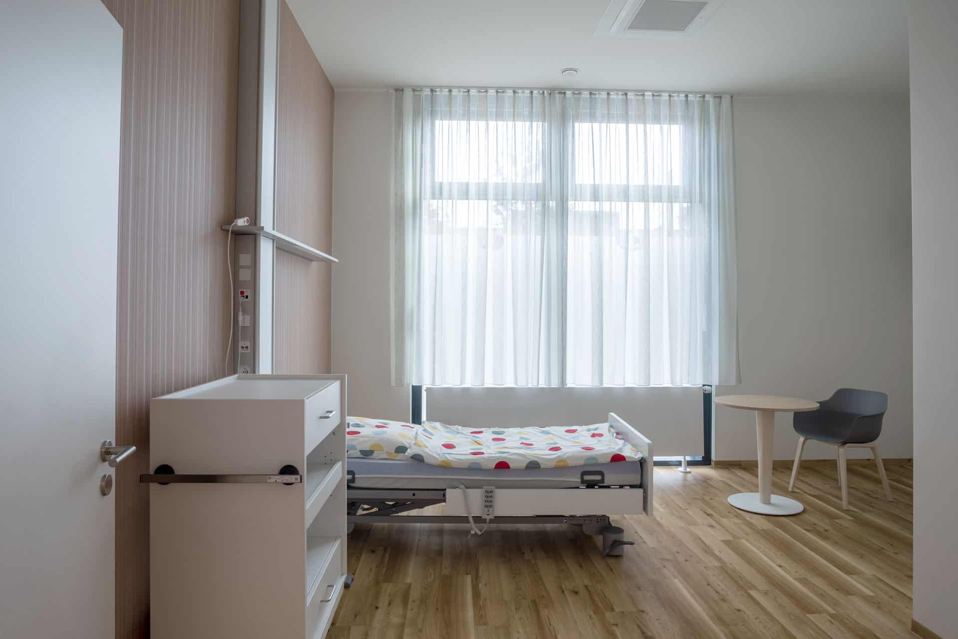 KADUR Projekt Gesundheitszentrum Comcura Intensivpflege Behandlungszimmer